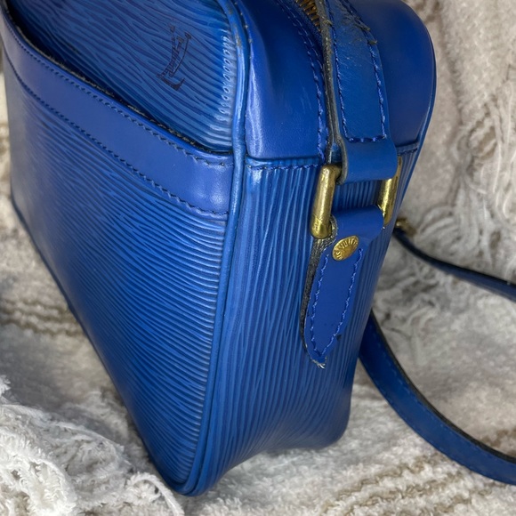 💎 Louis Vuitton Blue EPI Trocadero Crossbody 💎 - Picture 6 of 12